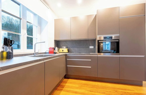Weinheim Apartment | LiT LiVING: Luxury - Box Spring - Parking - 3 BR