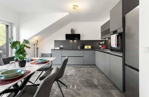 Woerth am Rhein Apartment | LiT LiVING: Luxus | Box SprIng | Parking | Balcony