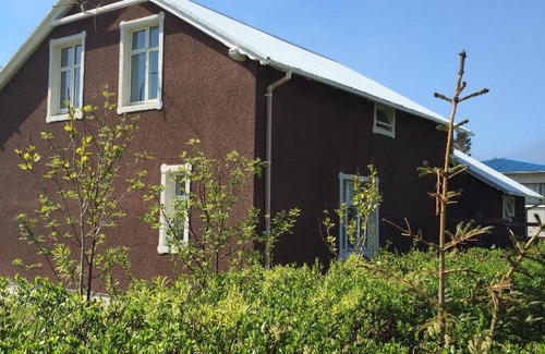 Flateyri Bed & Breakfast | Litlabyli, charming historic house in Flateyri