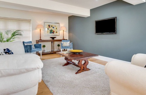 Bilting House | Little Aluph - Two Bedroom House, Sleeps 4