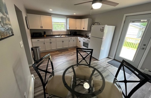 Gladstone House | Little Bay de Noc 3 Bedroom Home w/Lake & Fishing nAccess nn