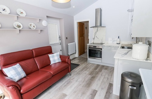 Padfield Cottage | LITTLE BIRCHINLEA, pet friendly, character holiday cottage in Glossop
