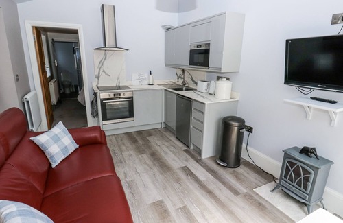 Padfield Cottage | LITTLE BIRCHINLEA, pet friendly, character holiday cottage in Glossop
