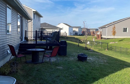 Altoona House | Little bit country, charming 3-bedroom house with WiFi, AC in Bondurant