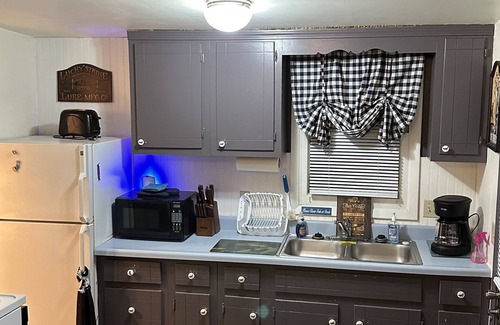Lakeview Cabin | Little Blue 190 FT from river w/Semi-Private Solar lit Dock/Ramp Wifi Sleeps 8