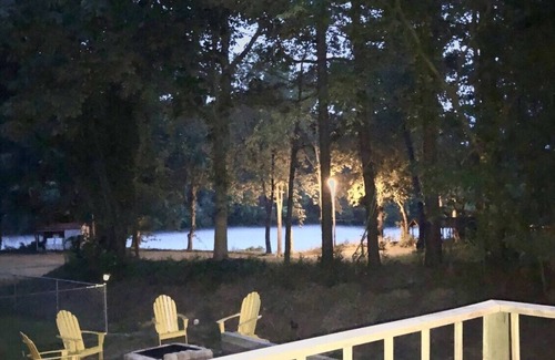 Lakeview Cabin | Little Blue 190 FT from river w/Semi-Private Solar lit Dock/Ramp Wifi Sleeps 8