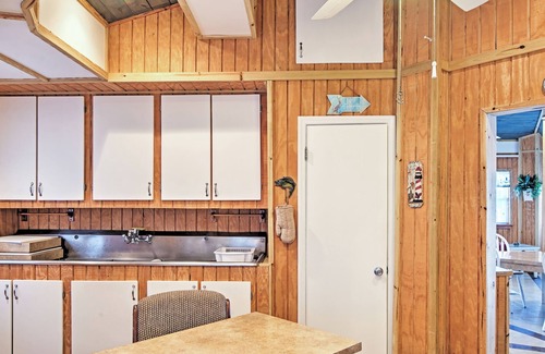 Slidell Cottage | 'Little Blue Crab' Quaint Slidell Home: Near Lakes