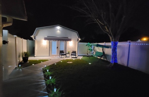 Mill Run House | Little Blue House with private entrance & parking