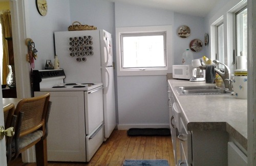 South Haven Cottage | Little Blue is a family friendly, quintessential cottage.