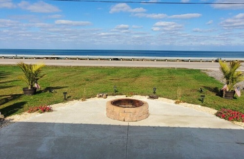 Ashtabula Cottage | Little Blue Lake View