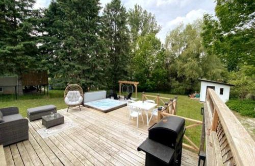 Owen Sound House | Little Blue Oasis