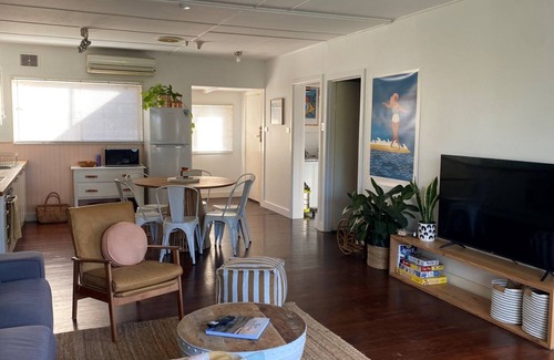 Smiths Beach House | Little Blue Shack - walking distance to Smiths Beach