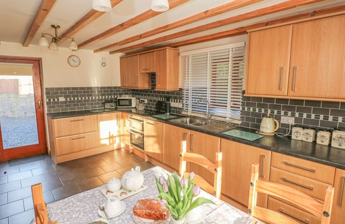 Llanddowror Cottage | LITTLE BROOK COTTAGE, pet friendly, with open fire in Laugharne