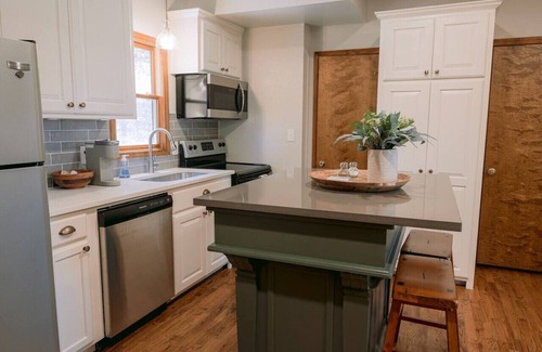 Searcy Cabin | Little Cabin on the Knoll