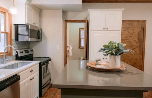 Searcy Cabin | Little Cabin on the Knoll