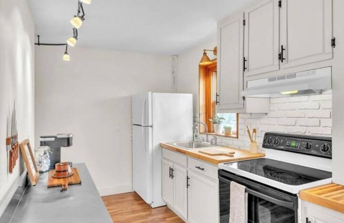 Vergennes Apartment | Little City Brick Apartment B - cozy, 2nd floor apartment in downtown Vergennes