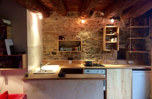 Le Monastier-Pin-Mories House | Little country cottage on the sides of the aubrac highland. warm welcome.