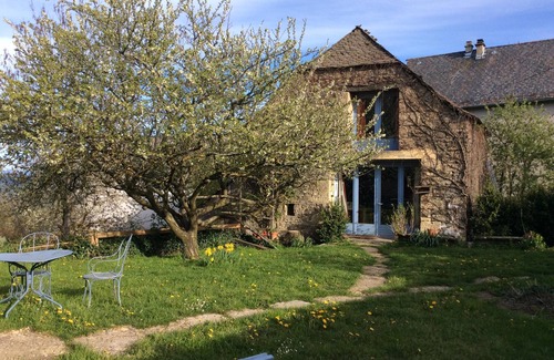Le Monastier-Pin-Mories House | Little country cottage on the sides of the aubrac highland. warm welcome.