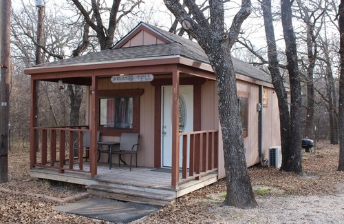 Perry Cabin | Little Country Cabin near Waco Surf