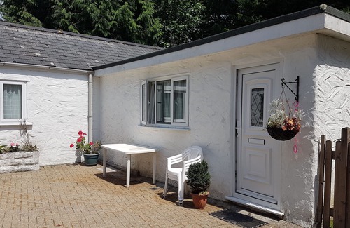 Goonhavern Cottage | Little Croft - Spacious cottage in Woodland setting close to fantastic beaches