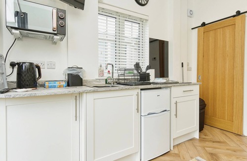 Apse Heath House | Little Dell - a bungalow that sleeps 2 guests in 1 bedroom