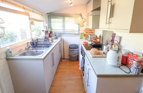 Grimsby Cottage | LITTLE EDEN BY THE SEA, pet friendly in Humberston, Lincolnshire