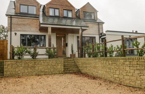Calne House | Little Foxes