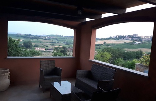 Agliano Terme House | LITTLE FROG on UNESCO Piedmont Langhe Monferrato WINE HILLS. Garden BBQ pingpong