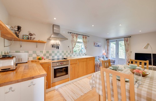 Saxmundham House | Little Glebe - Two Bedroom House, Sleeps 3
