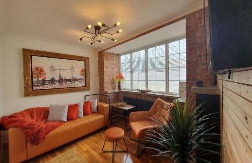 Doncaster House | Little House On The Hill Walks Castle Restaurants 2 mins away
