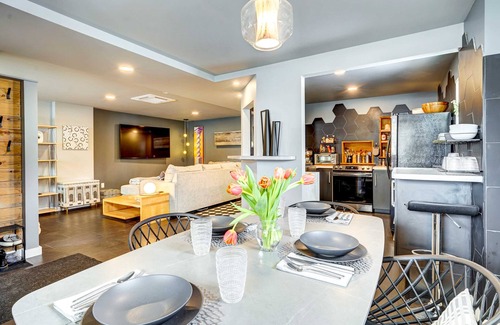 Dryden House | 'Little House on the Lot' Dryden Townhome: Pets OK