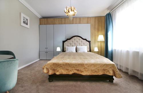 Three Oaks Apartment | Little House