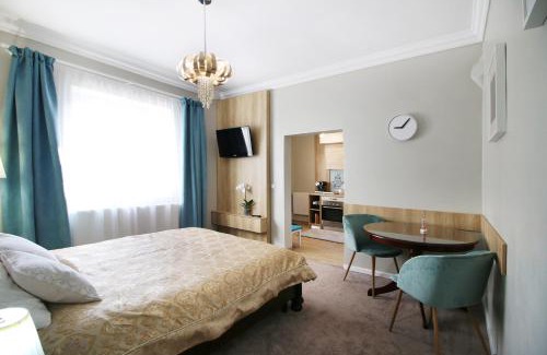 Three Oaks Apartment | Little House