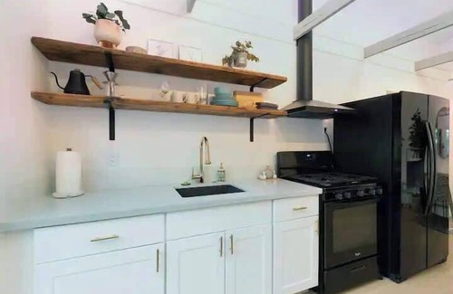 Little Italy House | Little Italy Studio: Private Patio Cozy Getaway + Downtown!