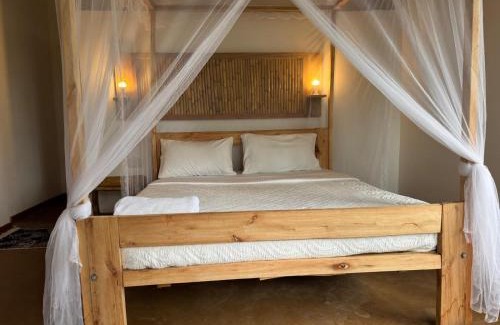 Kibale Hotel | Little Monkey Camp