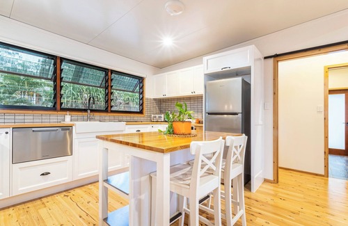 Little Mountain House | Little Mountain Retreat – Where the Bush meets the Beach