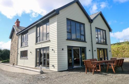 Whitland House | Little Pale