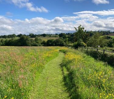 Overton-on-dee House | Little Pentre Barn with cozy logburner