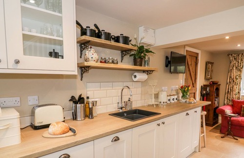 Coleford Cottage | LITTLE PERRY AT PERRYWOOD END, family friendly in Wadborough