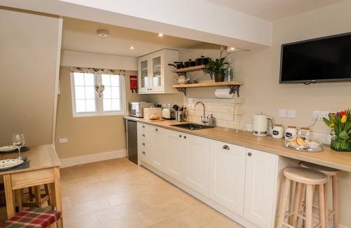 Coleford Cottage | LITTLE PERRY AT PERRYWOOD END, family friendly in Wadborough