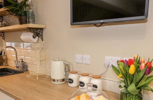 Coleford Cottage | LITTLE PERRY AT PERRYWOOD END, family friendly in Wadborough