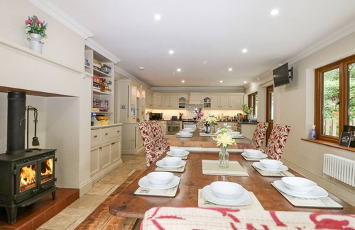 New Forest District House | LITTLE PICKET, pet friendly, luxury holiday cottage in Ringwood