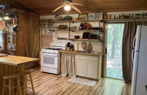 Morrilton Cabin | Little Piney Cabin at the Foothills of Petit Jean Mt nClose Petit Jean State Pk.
