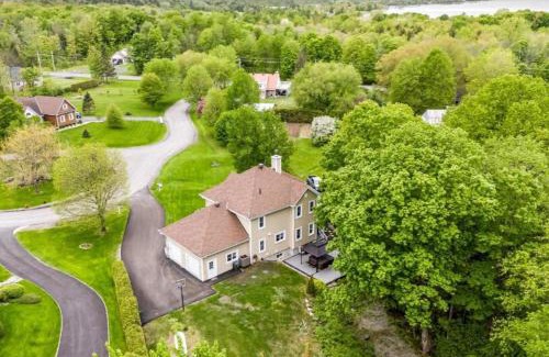 East Hawkesbury Villa | Little Rideau Falls Retreat