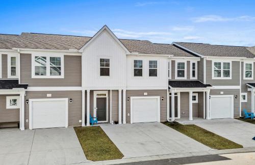 Little River House | Little River 3BR Villa with Outdoor Movies & Fire Pit, Indoor Fire Place, Arcades, & Beach!