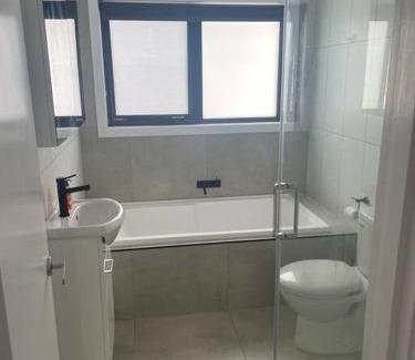 Riverside House | Little White House on Ecclestone, Riverside