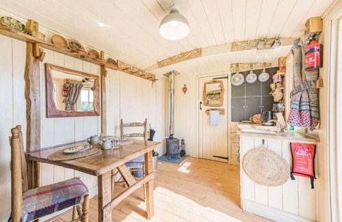 Shipton under Wychwood House | Littlestock Shepherds Hut