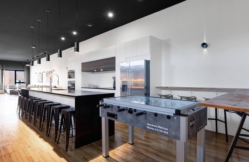 La Petite-Patrie Apartment | LiV MTL Plaza-2 Premium Bachelor Poker Foosball