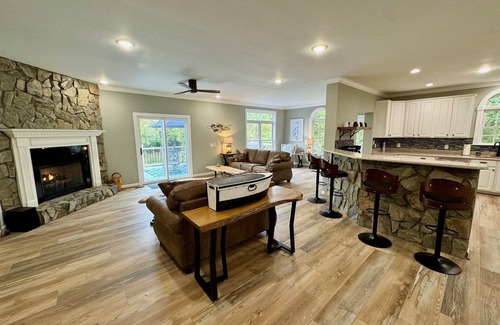 Bracey House | Live Edge Lodge-6,300 Sq Ft! 7 Bds, 7 Baths! Fire Pit, Pool Table, Foosball!