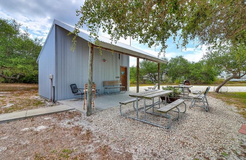 Aransas Pass House | Live Oak Cottage